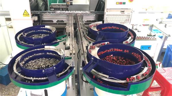 傳統電子廠使用插件機后產量和品質得到了一個質的提升