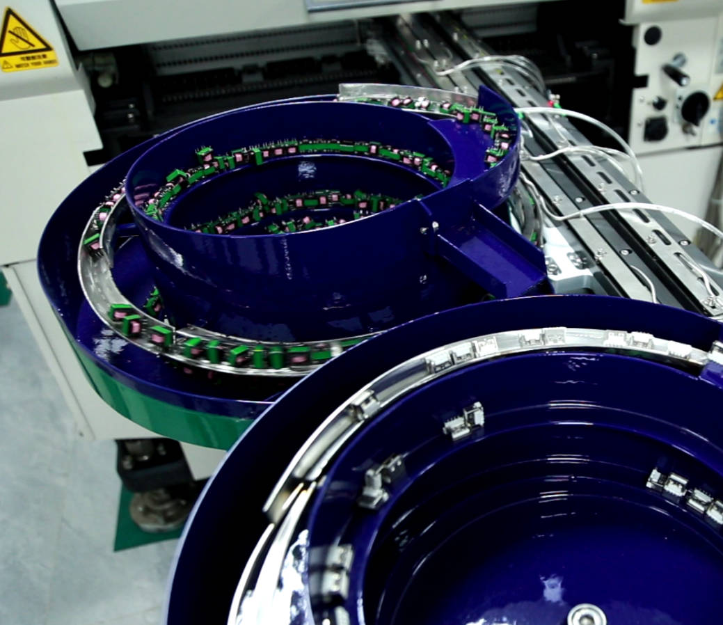 標準元器件插件機設(shè)備電子制造業(yè)的高效利器