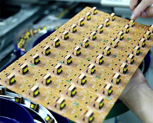 家電散件插件機助力家電制造行業的自動化革新