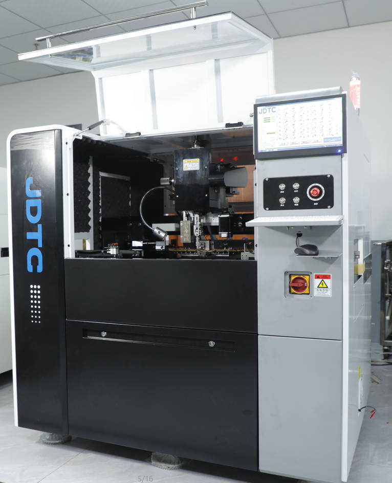 異形多功能插件機(jī)智能制造的新裝備