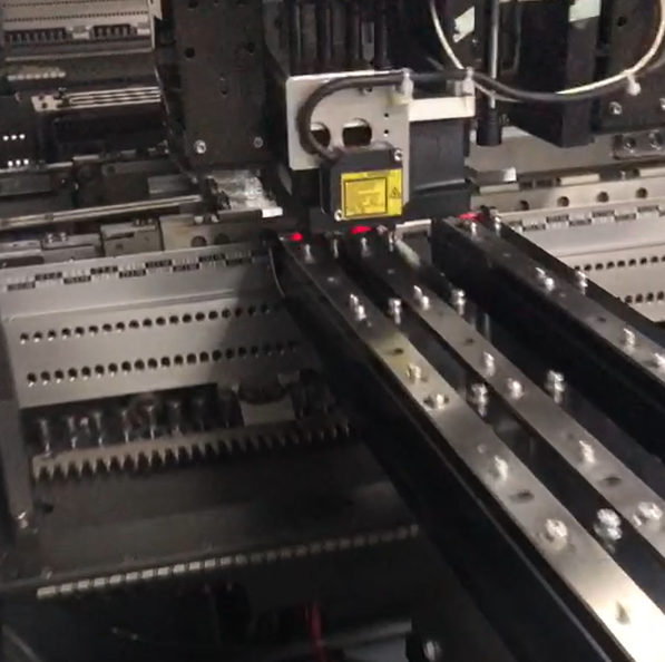 自動(dòng)插件機(jī)：驅(qū)動(dòng)電子制造效率革命，實(shí)現(xiàn)產(chǎn)能與質(zhì)量雙重飛躍